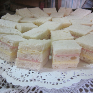 Mini triples de jamón y queso - Ciento